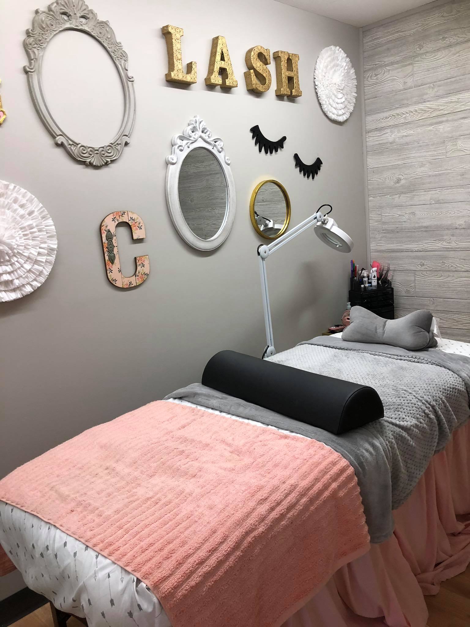 bombshell beauty bar and lash lounge absolute music