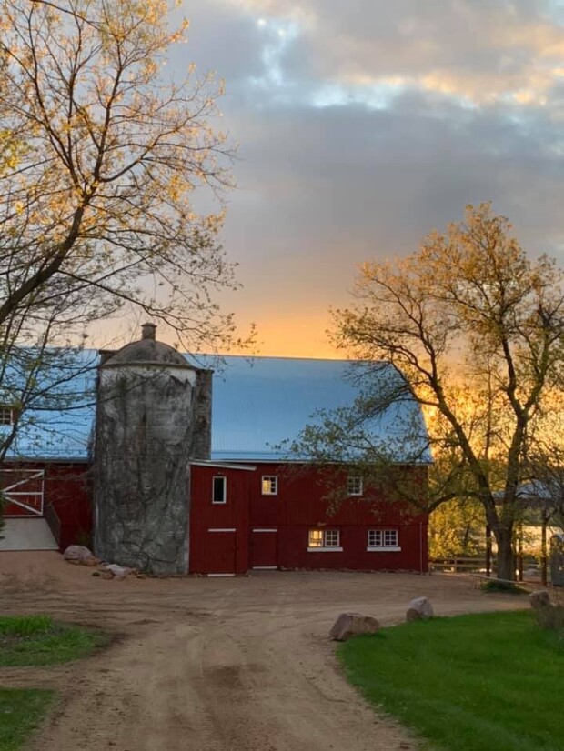 mystic ponds wisconsin barn wedding venue